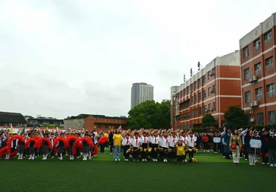 秀山东风路小学第55届田径运动会开幕式_年级