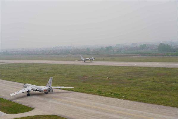 东部战区空军某部常态化开展飞行训练