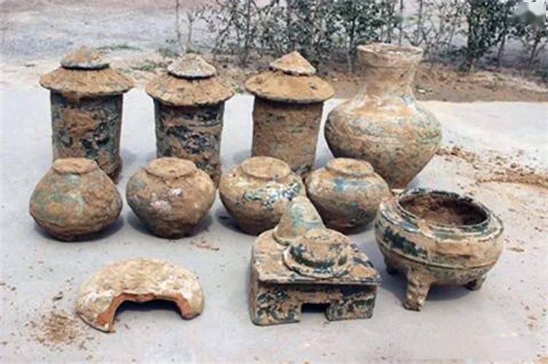 湖南一藏家家中的文物被盗墓者惦记上,几名江西盗宝贼开车来了