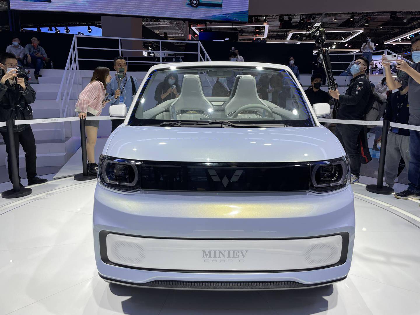 五菱宏光 mini ev cabrio 現場實拍:拉風敞篷設計