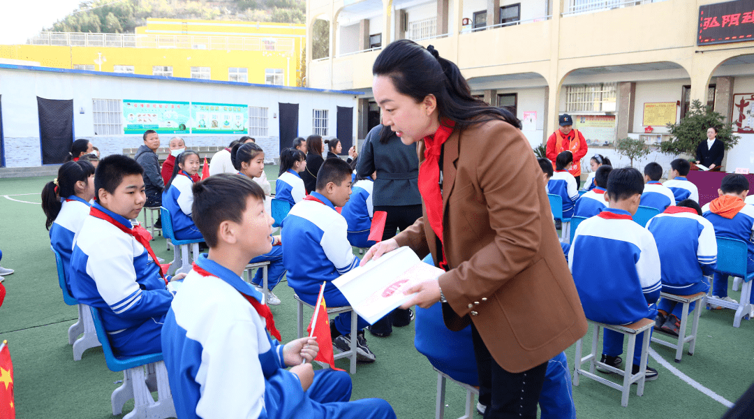 共青团延安市委,延安市少工委携手弘阳集团在杨家岭福州希望小学举办