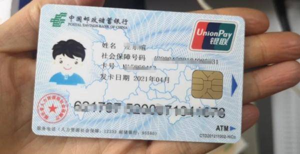 仙桃这名小宝宝在家收到人生第一张卡_新生儿