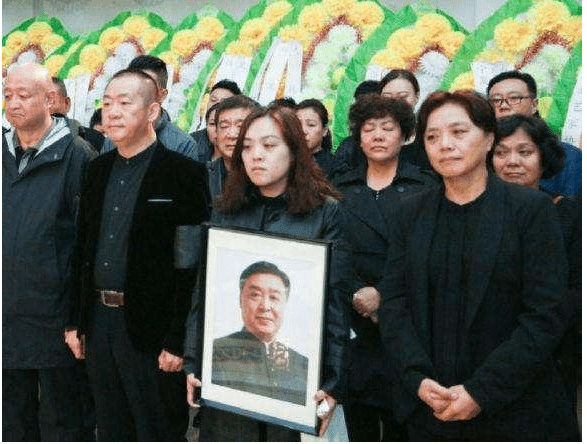 国家一级演员师胜杰长期饮酒患上癌症和父亲在同一天去世