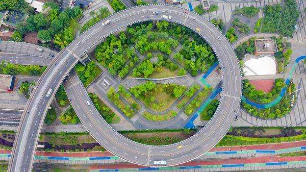 這是4月20日拍攝的重慶市北碚區正碼頭廣場濱江休閒公園(無人機宅片