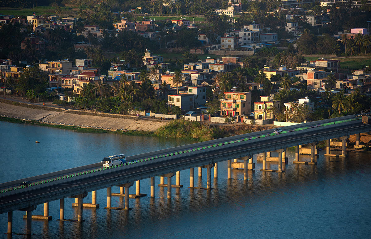 海南环岛高速三亚藤桥互通(2016年9月30日摄).