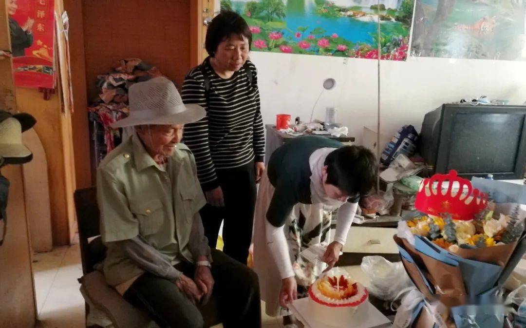 【关爱职工】安宁公路分局为高龄老人庆生