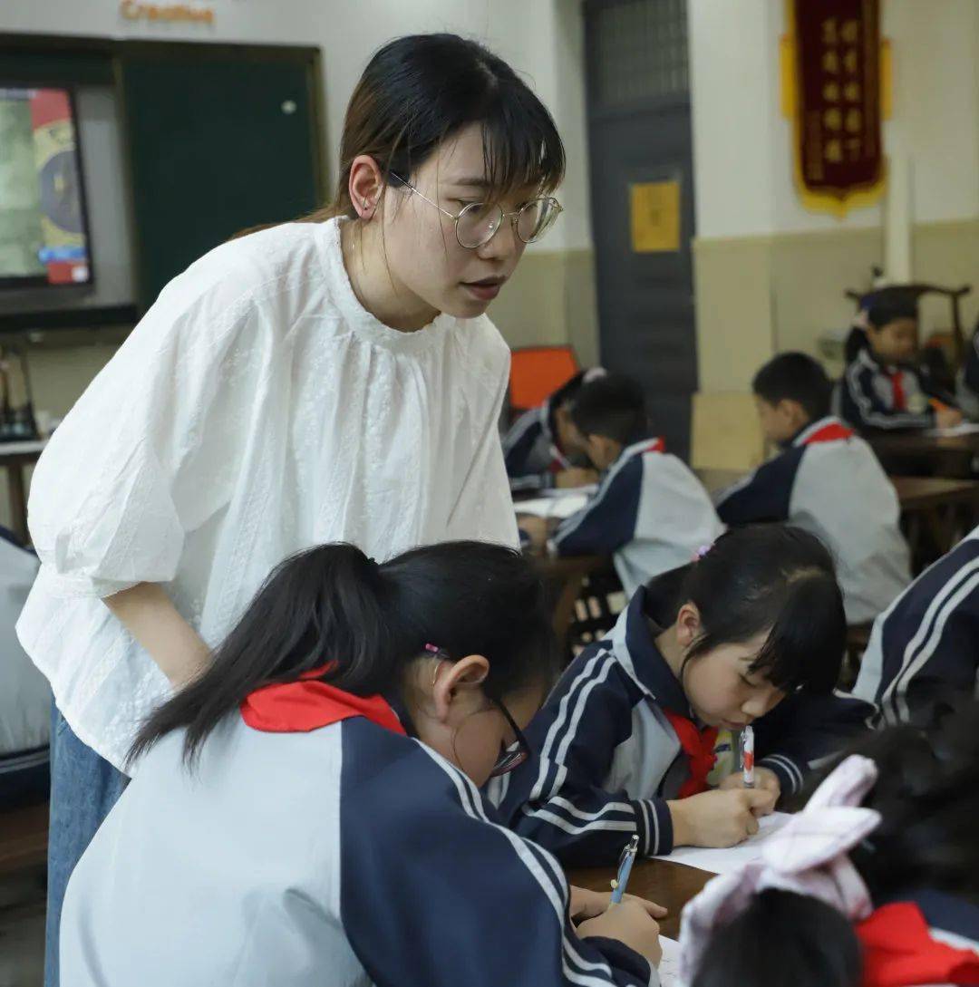 三北小学邀请浙江省特级教师来校讲座