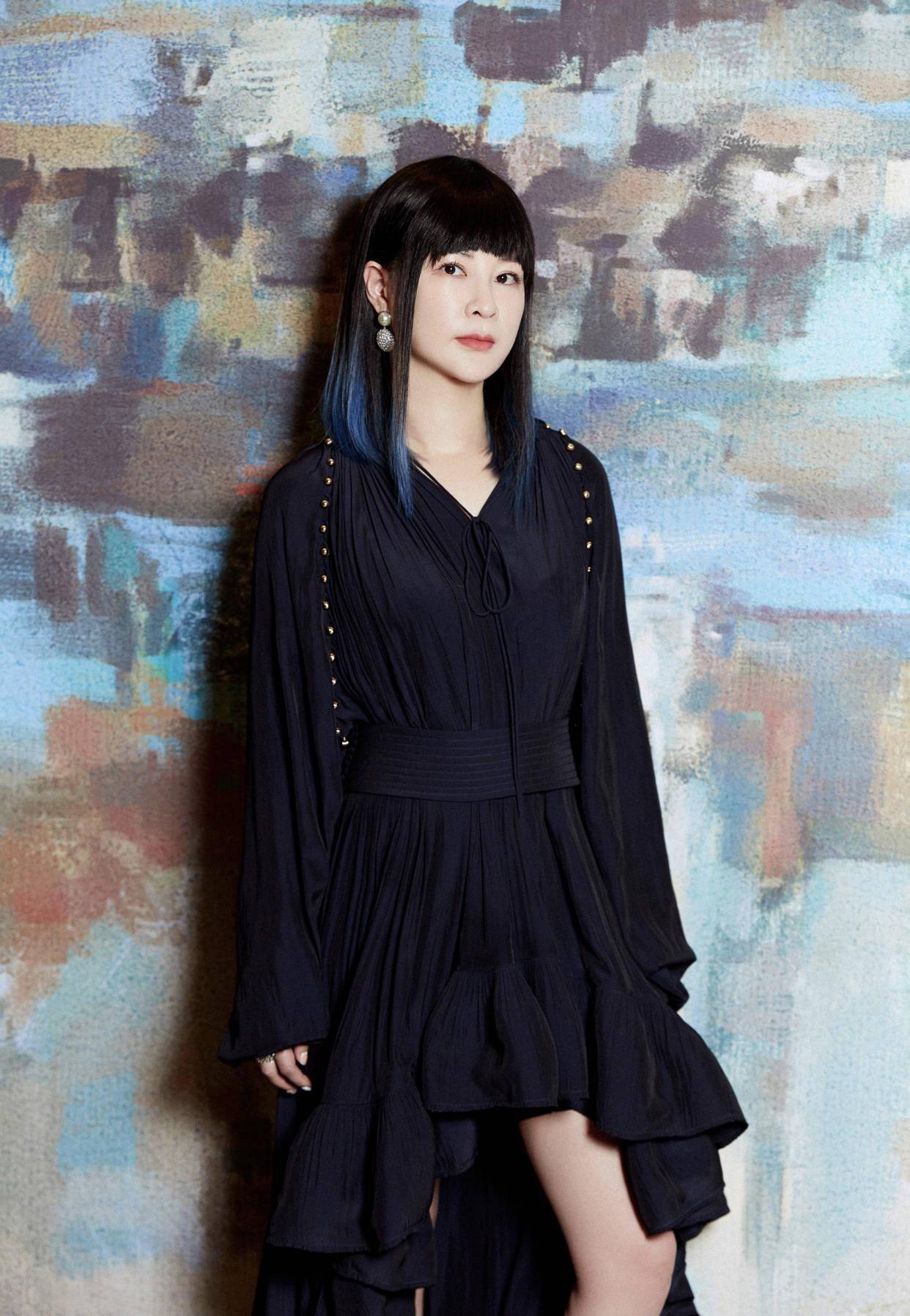 杜华晒黑裙短发造型意外撞脸杨紫网友直呼原地出道