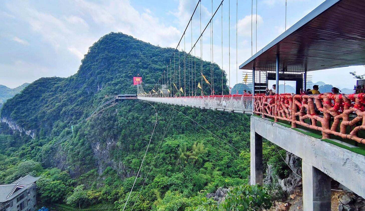 桂林榕湖玻璃桥图片