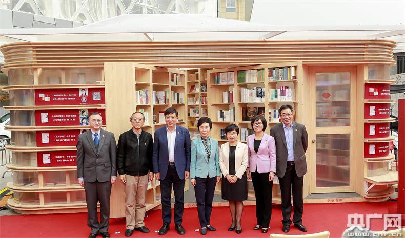 上海世纪出版集团党委副书记,总裁阚宁辉,中共上海市黄浦区委常委,组