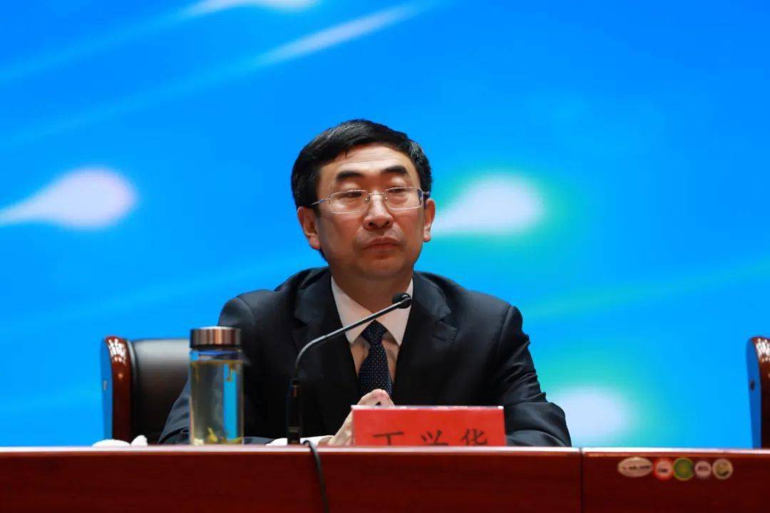 查看更多市委常委陈鸣华,南通大学副校长杨宇民,高新区党工委书记石兵