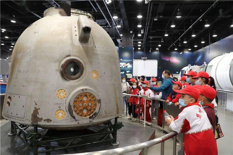 专家学者的科普宣讲以及一批航天展馆,航天设施,实验室,科技公司给