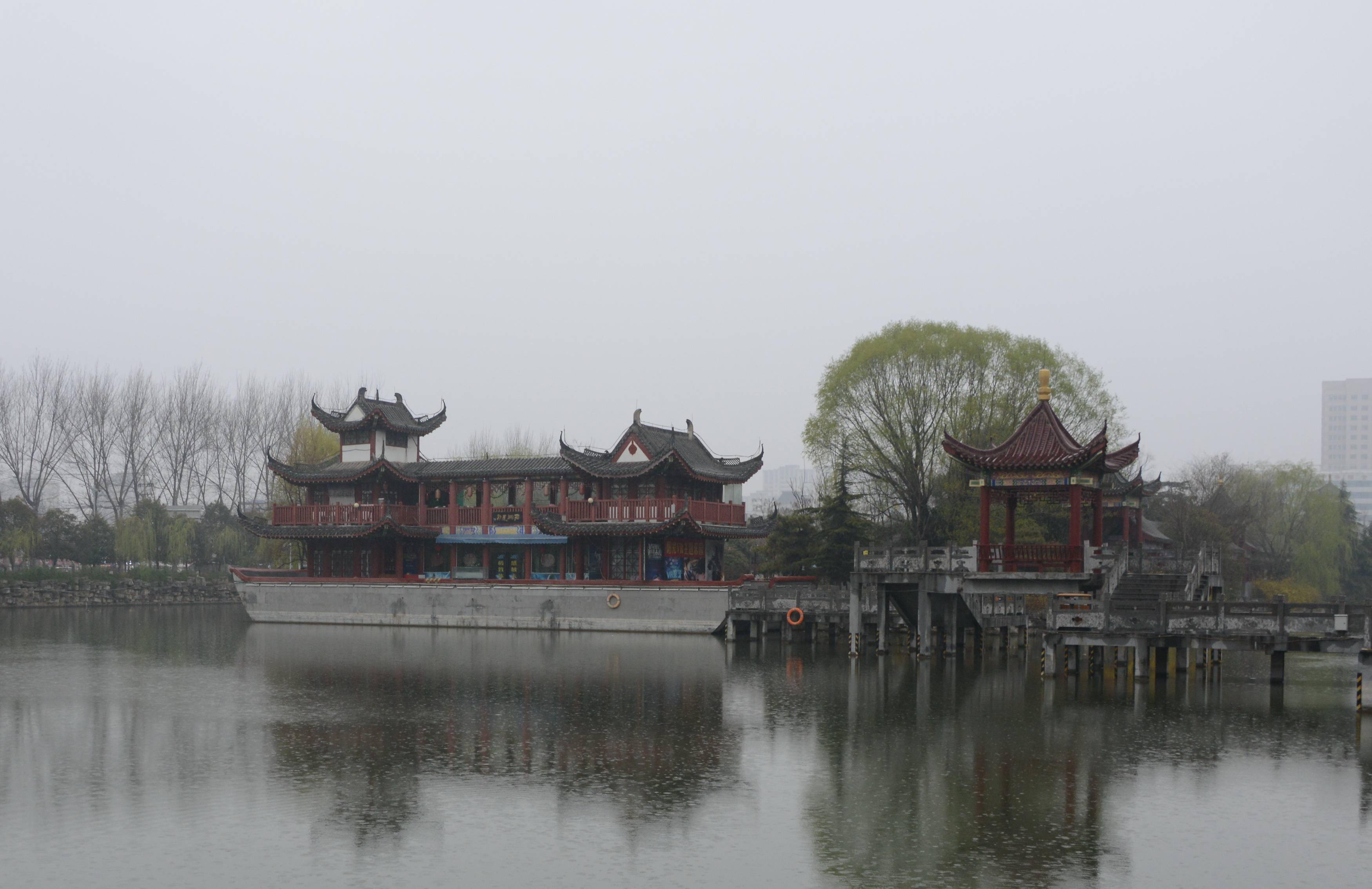 许昌西湖公园的美景图片