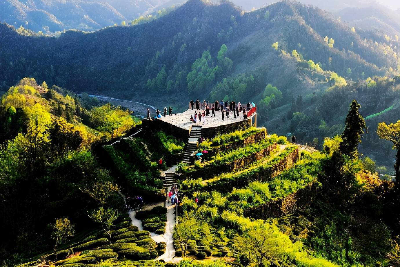 站在下汰村观景台看落日晚霞享受到不一般的静谧窒息的美景