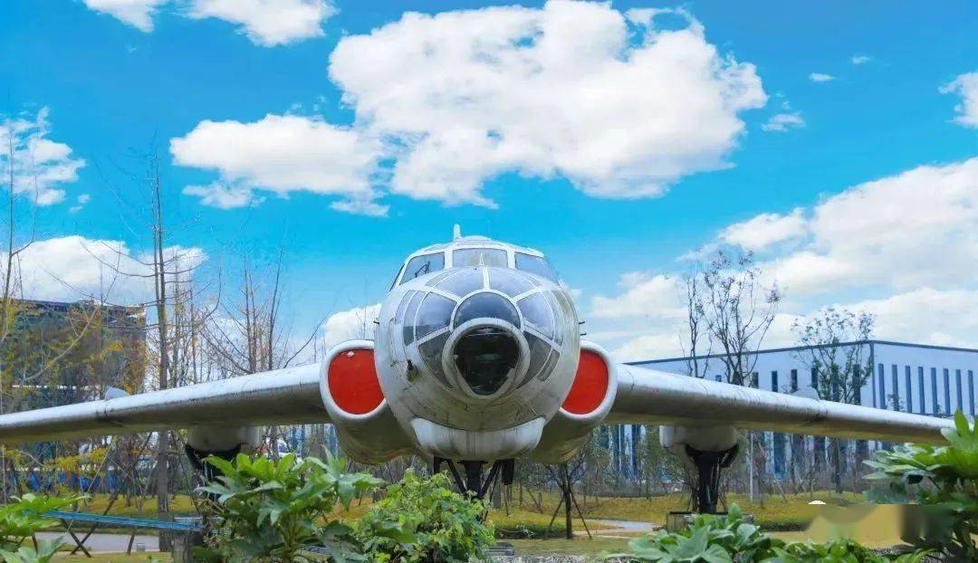 展品和互动装置共同组成了具有鲜明的军事战争元素的航空科技知识乐园