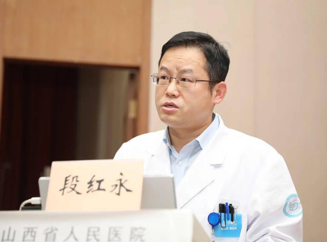 刘建荣分别就"抗磷脂综合征""风湿疾病与血栓""抗磷脂综合征与反复