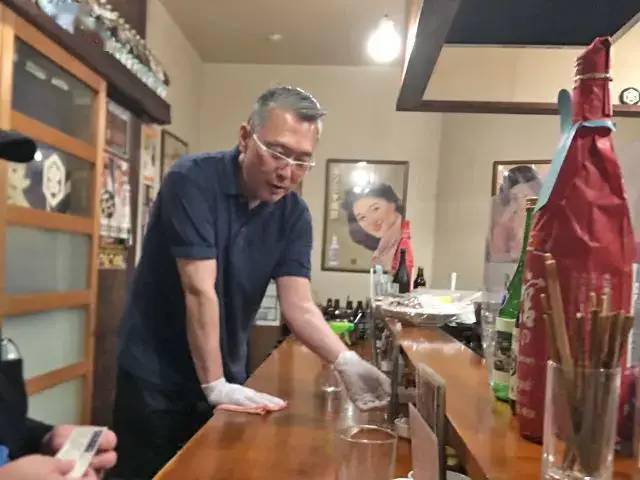奥特曼高峰圭二与奥特六弟相会老爷子难掩重逢的喜悦