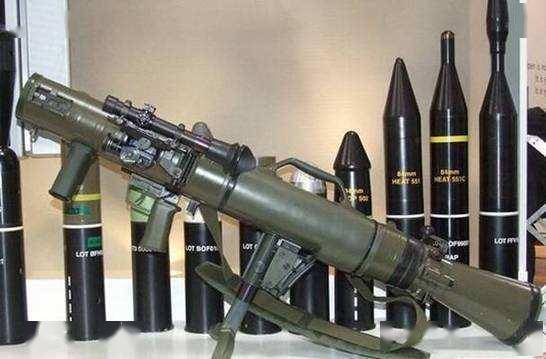 印山地军卡尔·古斯塔夫火箭筒与dzj08式谁更强?