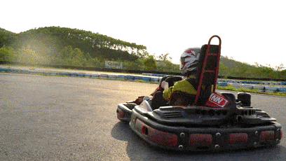 a 标准,直路路面宽12米,全长约1200米,包含12个弯位,有儿童卡丁车