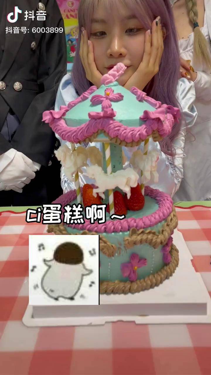 带着妈沫给爆胎草莓粥过生日锅盖wer糖豆儿