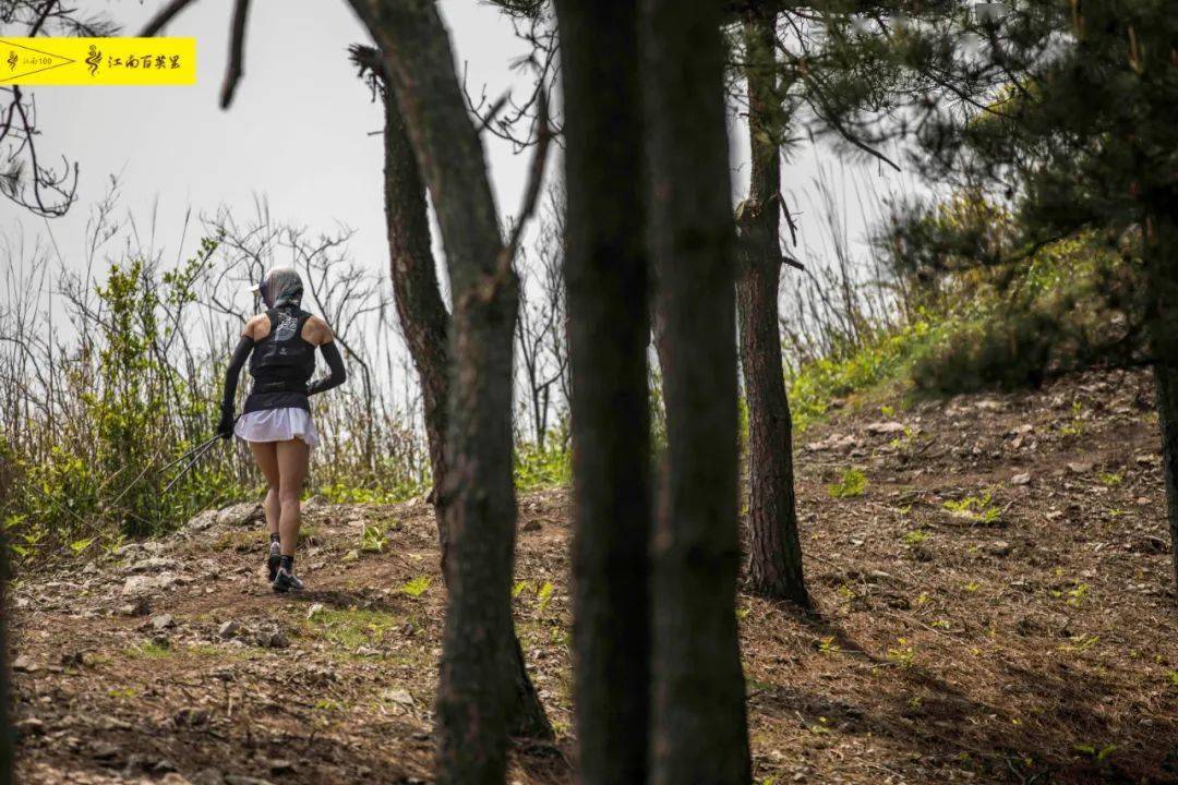 爱了爱了!江南百英里最美跑步女将:送你一朵小红花