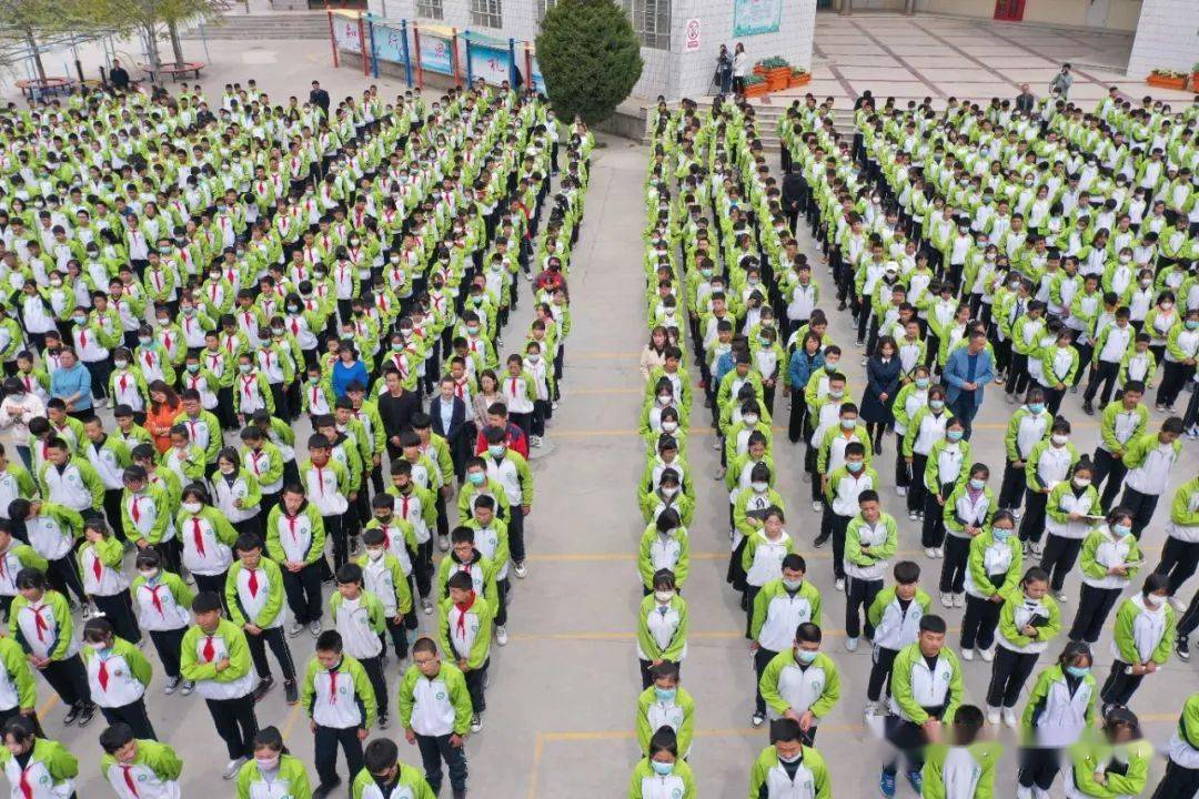 临夏市第二中学开展诵读红色经典励志当代少年系列活动