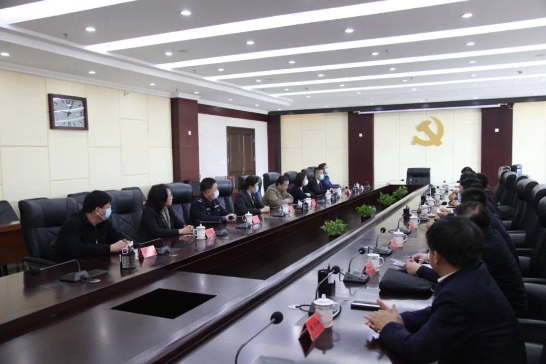 会议宣读了自治区党委组织部关于于清泉等同志职务调整的通知,提名