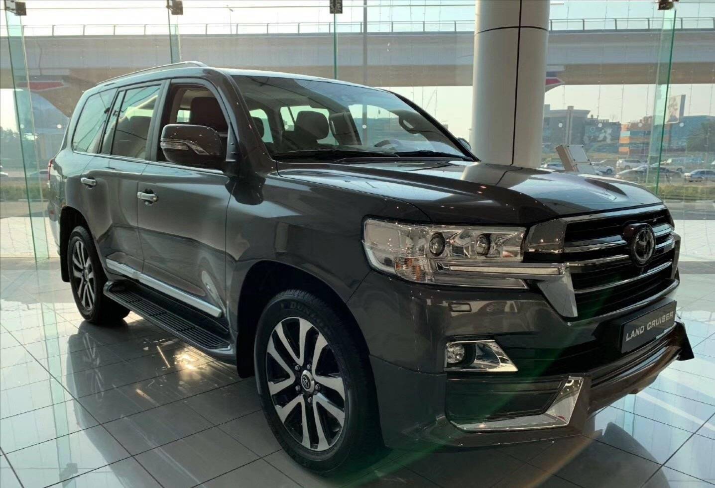 新款兰德酷路泽进店,3.5t 空气悬挂,真霸气_搜狐汽车_搜狐网