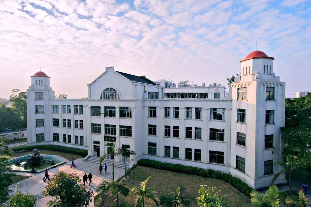 江门侨影鹤山市第一中学