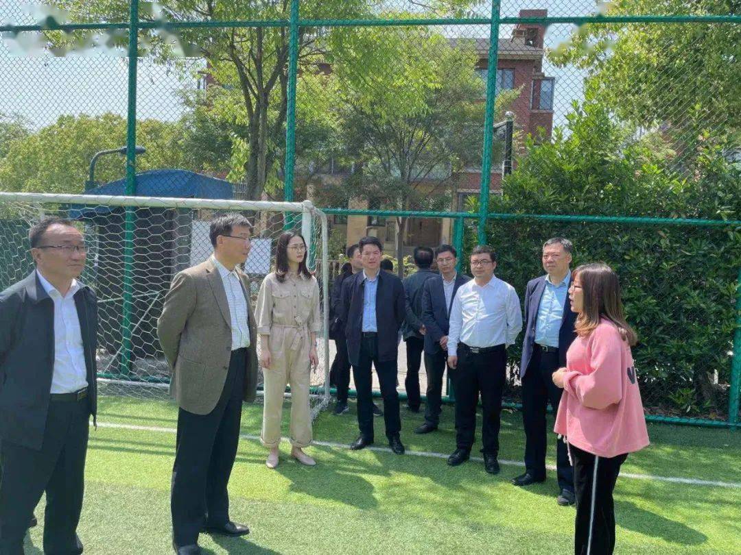 养老中心实地考察,听取了民政部门对长兴农村居家养老服务中心的介绍