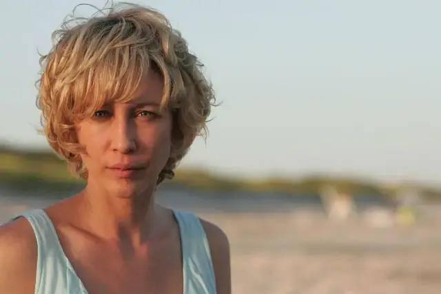 维拉·法米加,喜欢看温子仁电影的观众肯定一眼就认出她了.