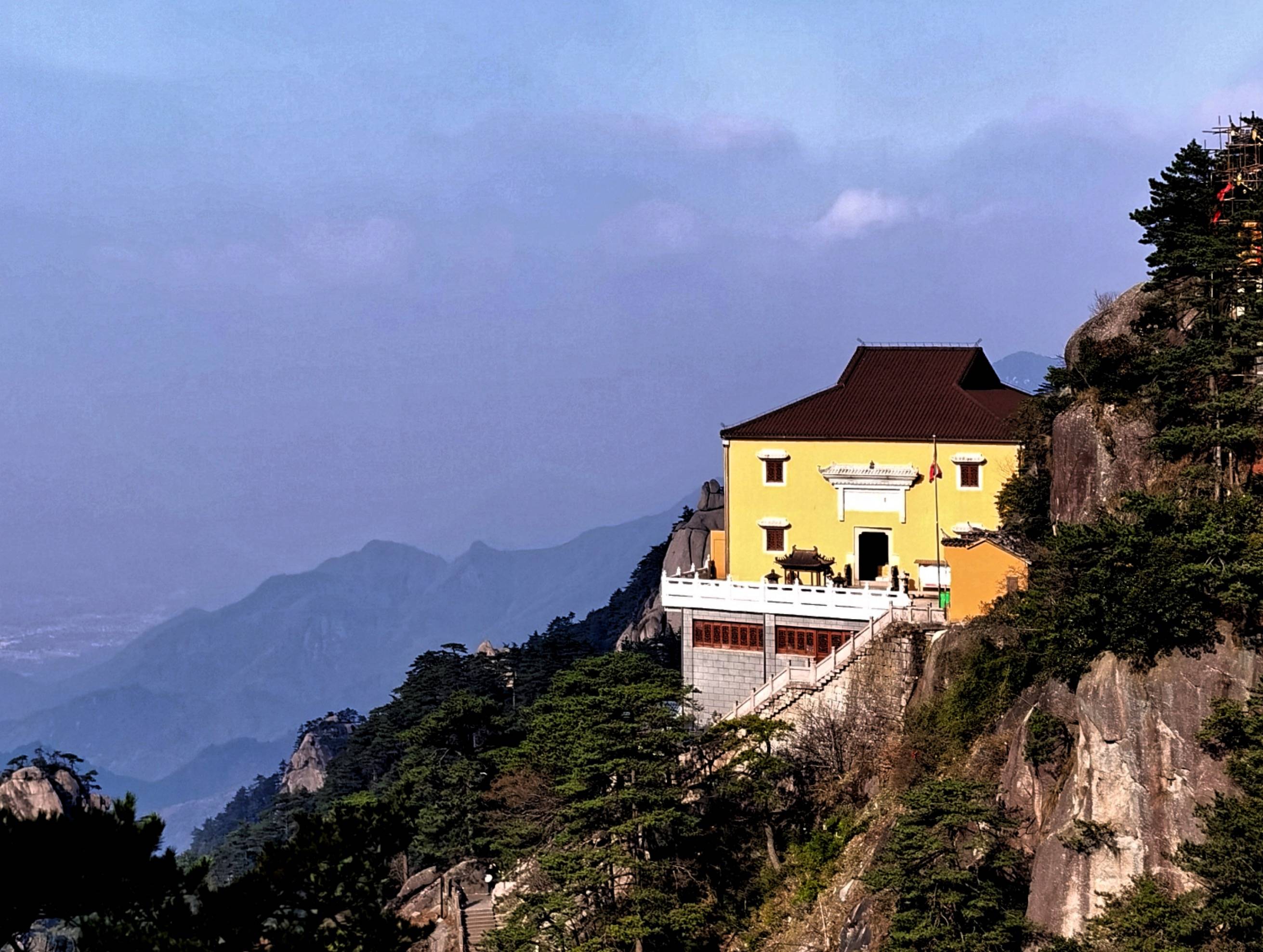 同是四大名山 九华山和普陀山不太一样 茅蓬