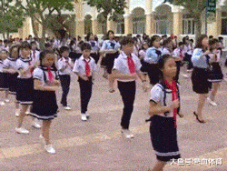 GIF趣图:小学课间操啥时候改成恰恰舞了
                
                 