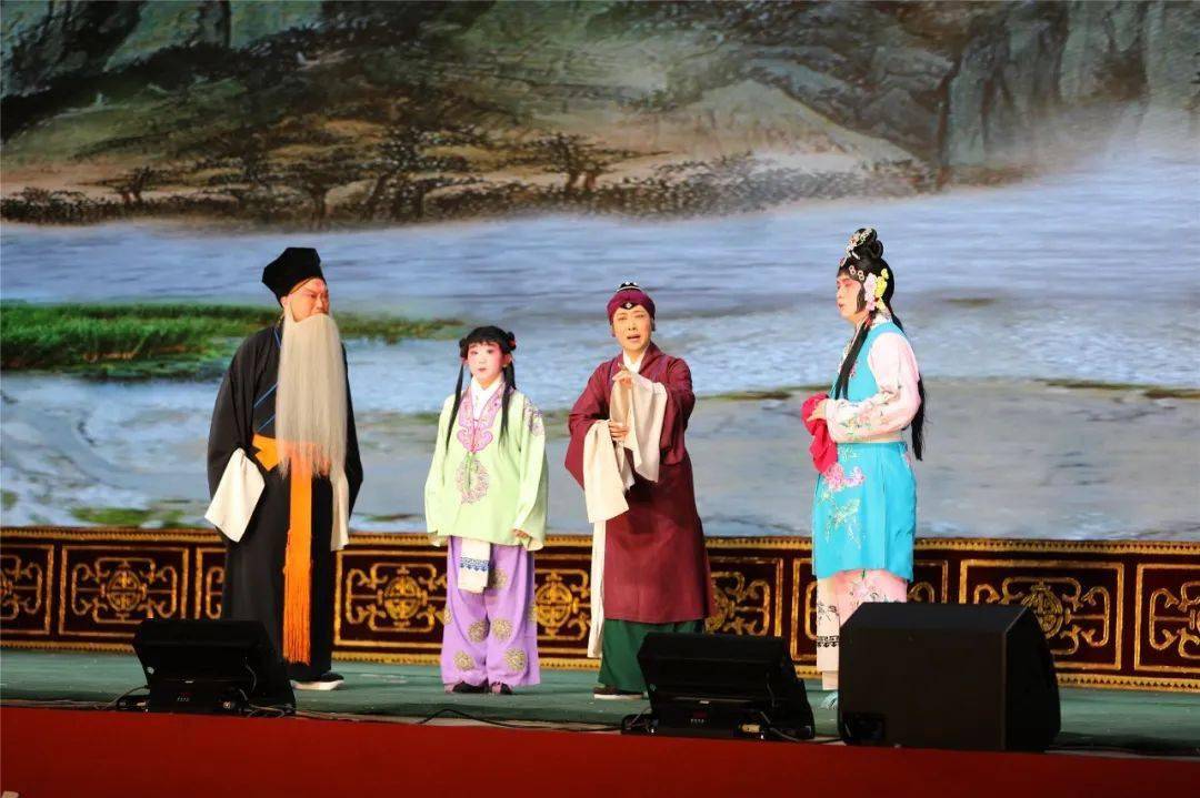 叶盛兰大剧院举行梨园雅韵进校园首场演出