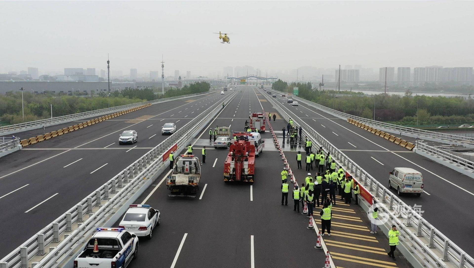 胶州湾大桥发生事故直升机都来了别着急原来是在