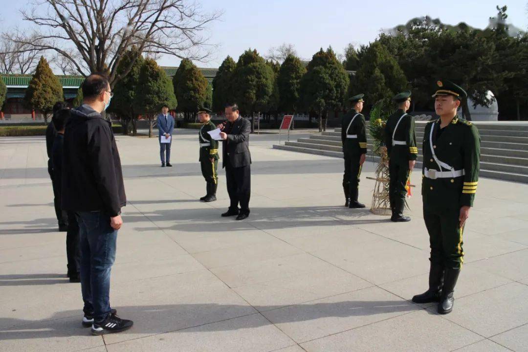 建筑与测绘工程系党总支组织教师党员,积极分子 赴牛驼寨烈士陵园开展