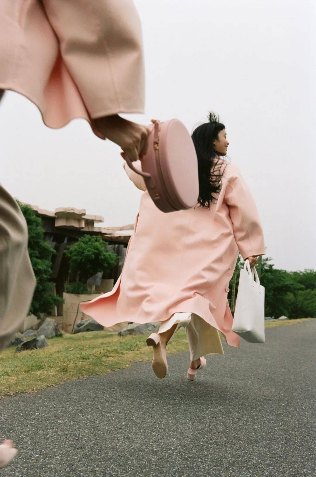 淡山茱萸粉是带有灰度的粉linkfashion淡山茱萸粉属于你的粉色是哪
