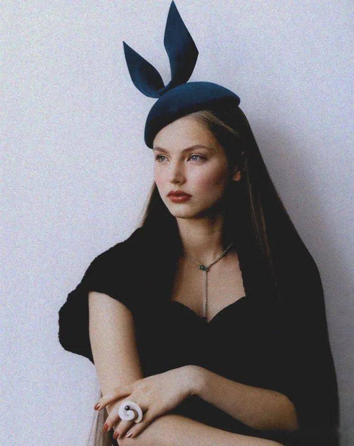 被富商玩弄后入邪教,剪发跳楼_露丝拉娜