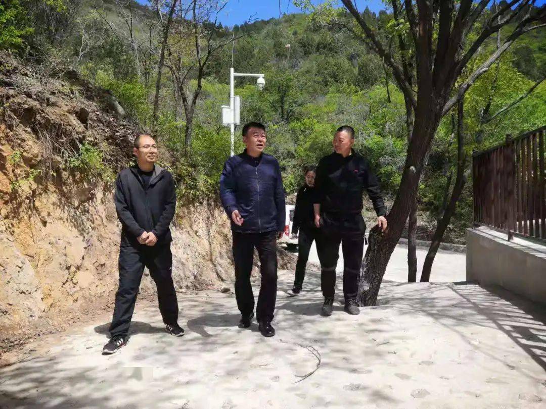 顺义区园林绿化局局长刘晨光"四不两直"到北大沟林场,龙湾屯镇检查
