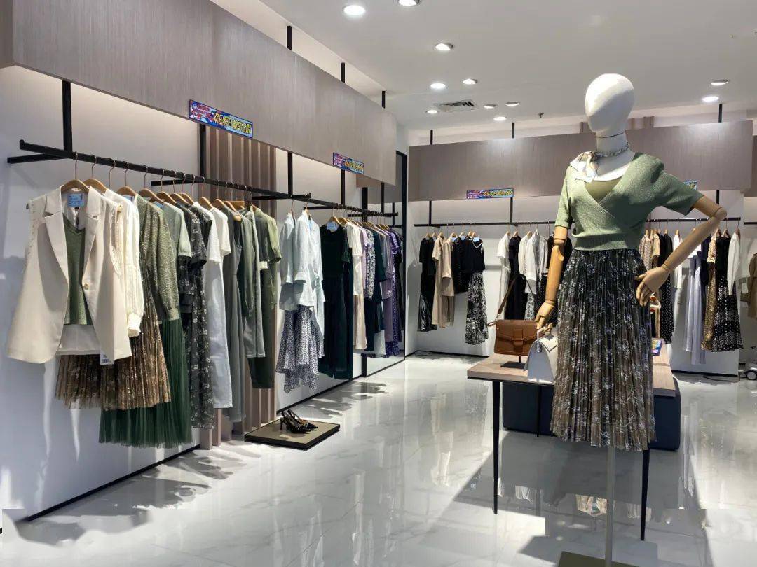 新贵启幕2f高端女装全新升级摩登秀场到店礼品冷餐尊享等奢华体验只为