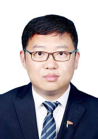 一起来认识一下 荆州 这两名优秀青年吧荆州中学办公室主任赵树杰