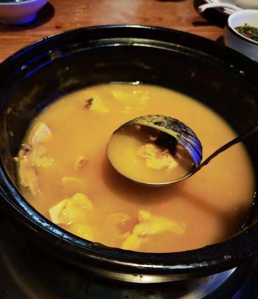 吃货小布搜食记丨烧烤、火锅、小龙虾……你想要的这里都有!小布夜宵秘密基地大曝光!