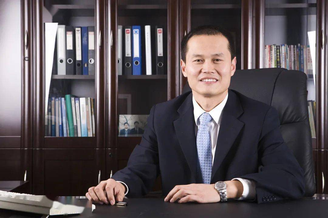 劳动者风采刘峰甜蜜事业里走来的领头人