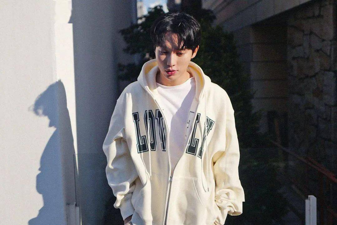 谁是变态谁是天才"的男配医生成耀汉是由美男医生专业户权华夽饰演der