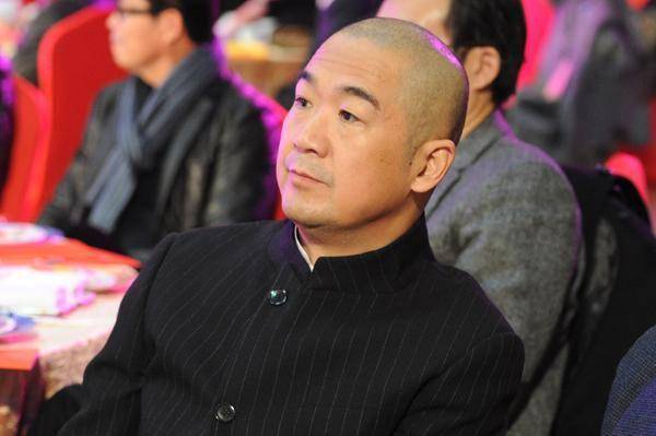 一家老小向前冲导演黄鹤病危瘦到像纸片这种病有多可怕