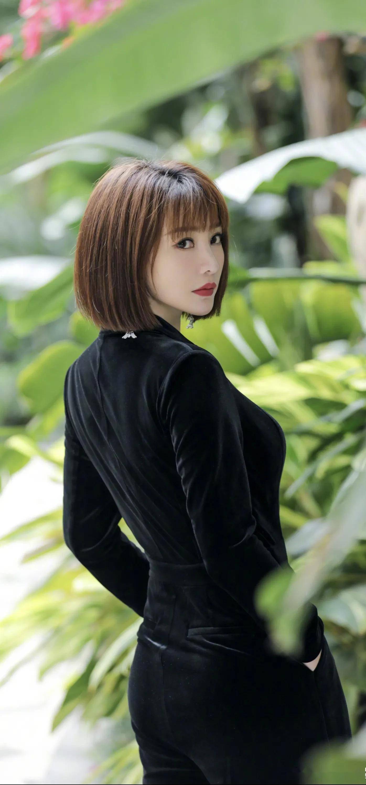 大方得体气质高雅高调而不耀眼低调而不被忽视