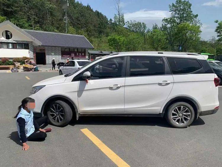 我为群众办实事民警耐心化解一起轻微交通事故