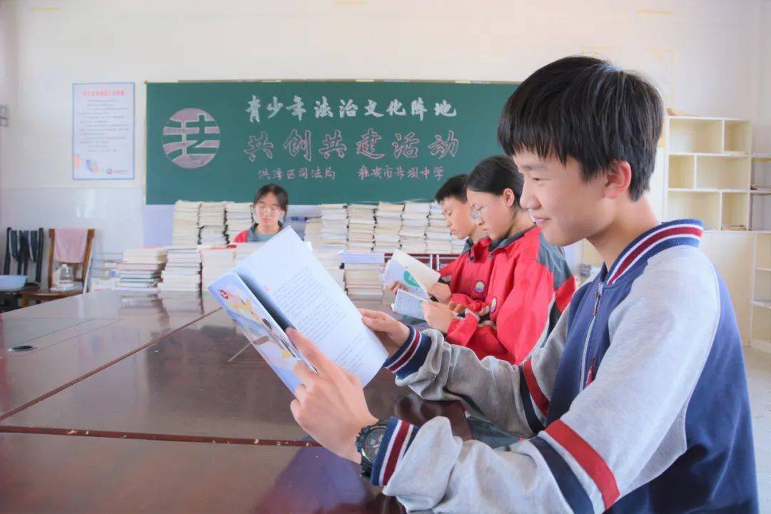 德法同行 相伴成长"暨"宣典补典"进校园启动仪式在淮安市朱坝中学举办