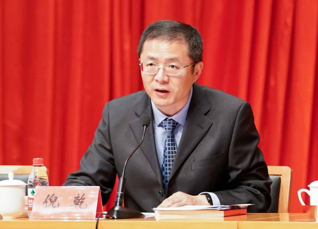 要继续坚定地以开放创新作为主导战略,坚定地向着"双