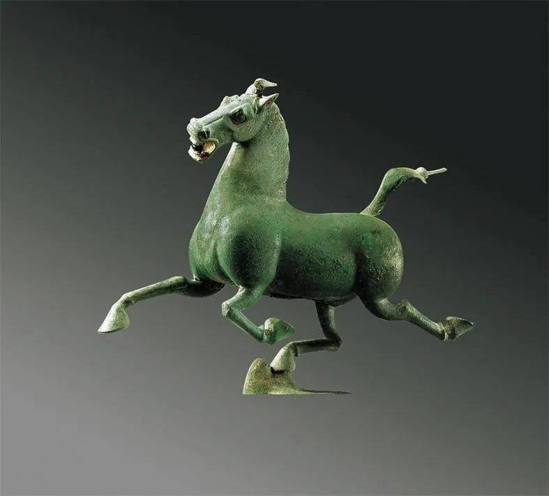 沿着高速看中国中国旅游标志马踏飞燕出土于武威